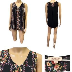 Tempted Black Floral Sleeveless Quarter Button Up Faux Pocket Top Blouse Large